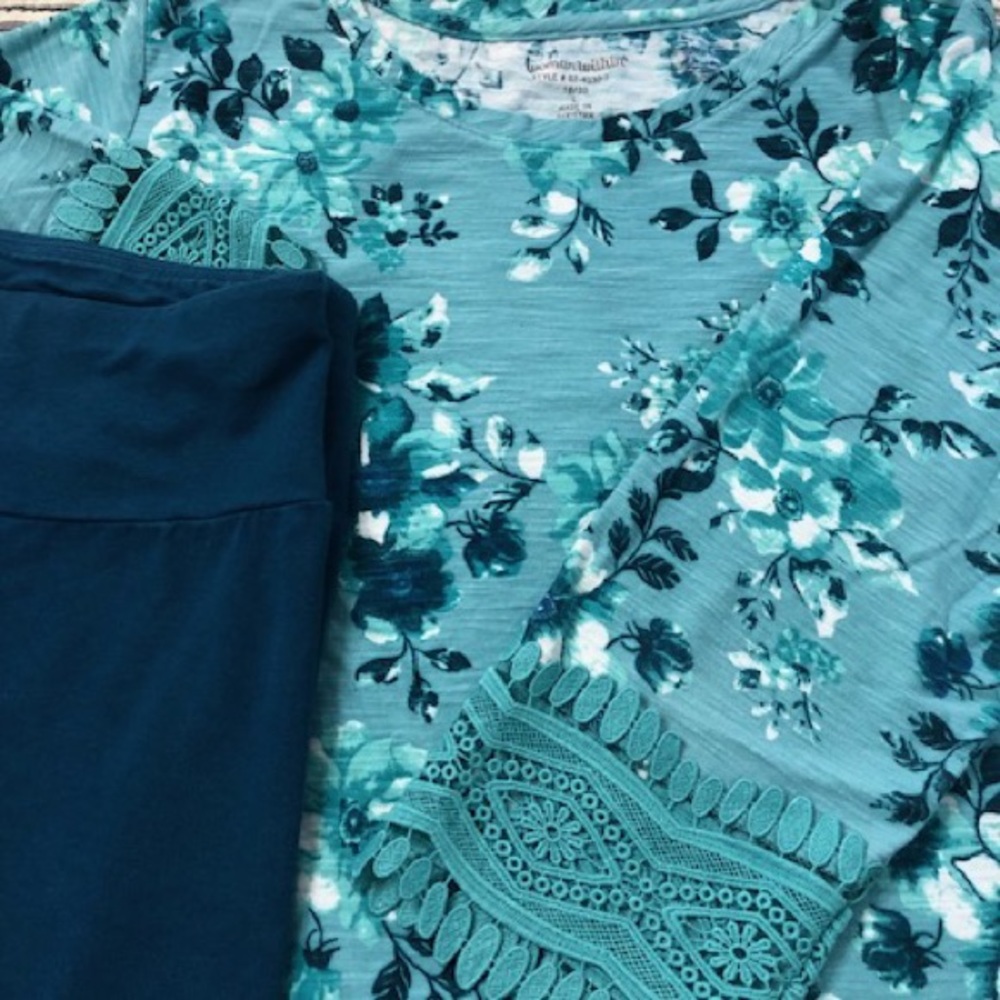 Ava & Viv Teal leggings with Woman Within Floral Tunic with Lace sleeves
